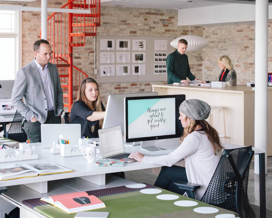 Dijital dönüşüme değer veriyor, iş ortaklarımızı ve son kullanıcıları yeni teknolojilerle buluşturuyoruz.